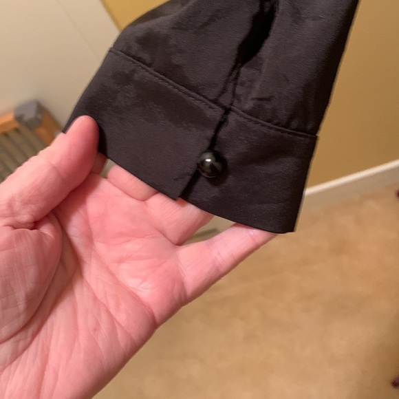 V collar Loop button dress down shirt - Picture 5 of 9